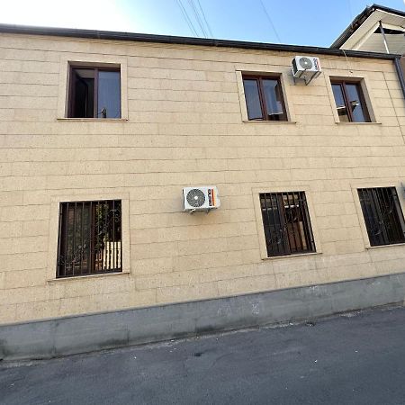Favorit Hotel-Hostel Yerevan Ngoại thất bức ảnh