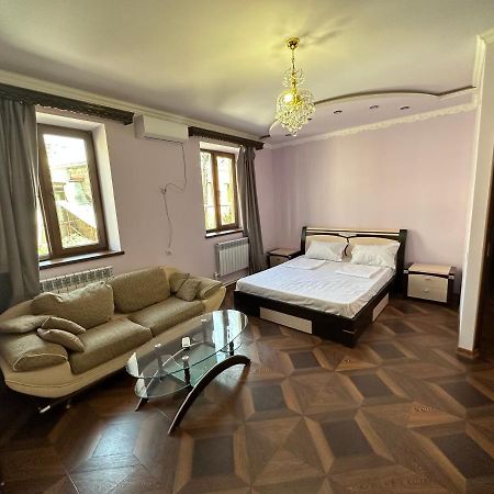 Favorit Hotel-Hostel Yerevan Ngoại thất bức ảnh
