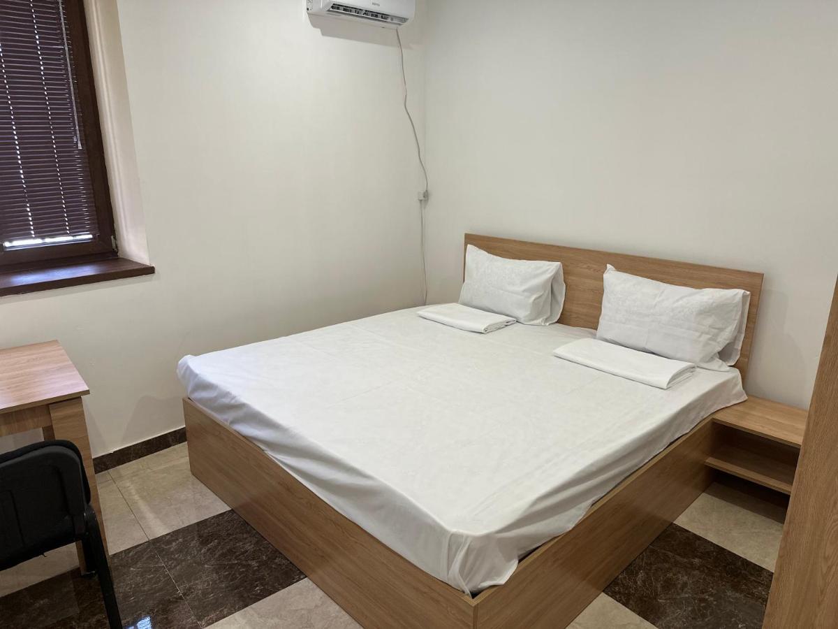 Favorit Hotel-Hostel Yerevan Ngoại thất bức ảnh