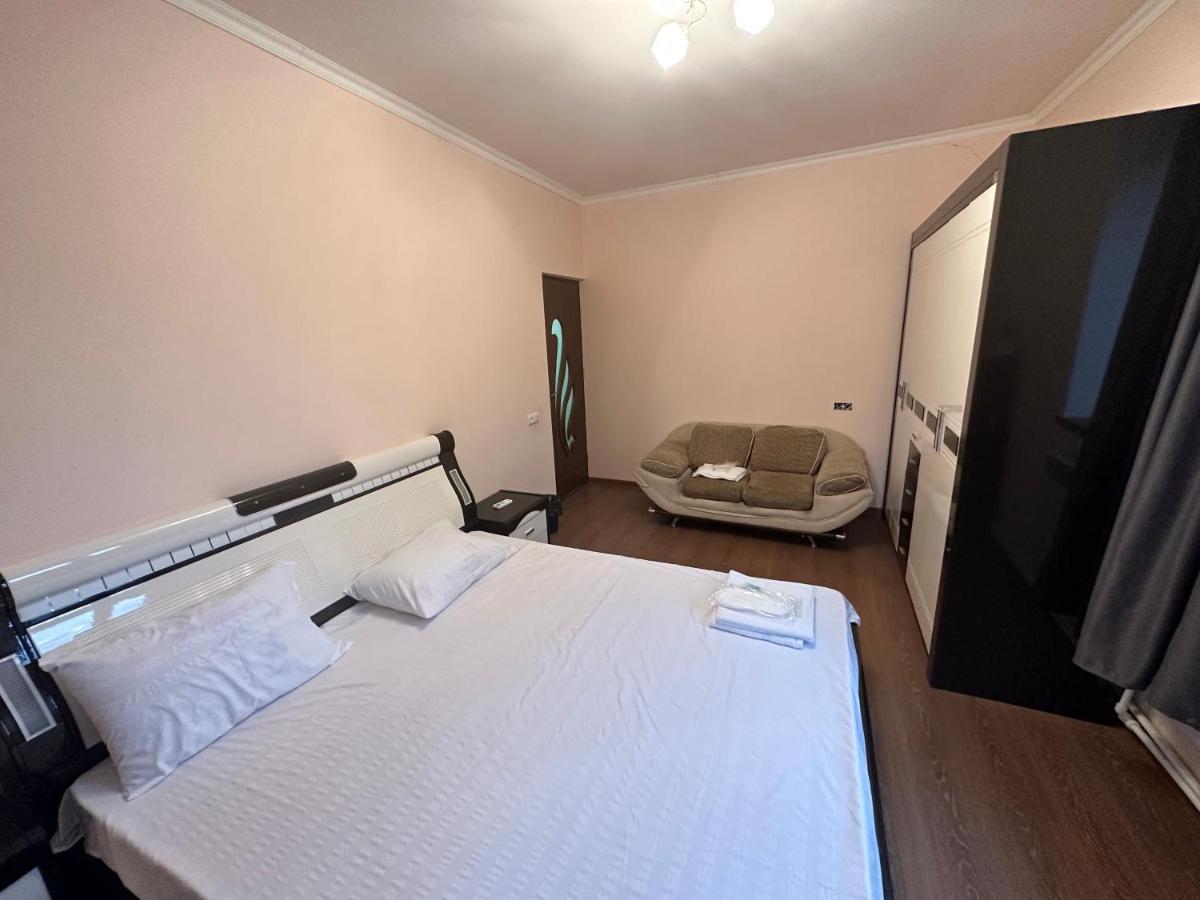 Favorit Hotel-Hostel Yerevan Ngoại thất bức ảnh